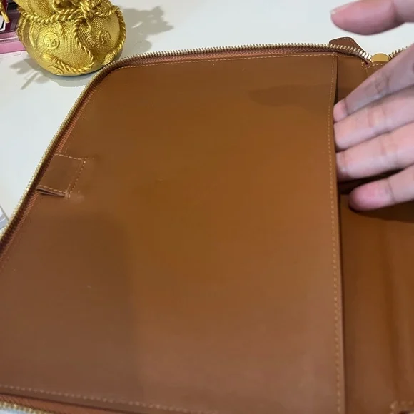 MCM COGNAC ORGANIZER - Picture 12 of 13